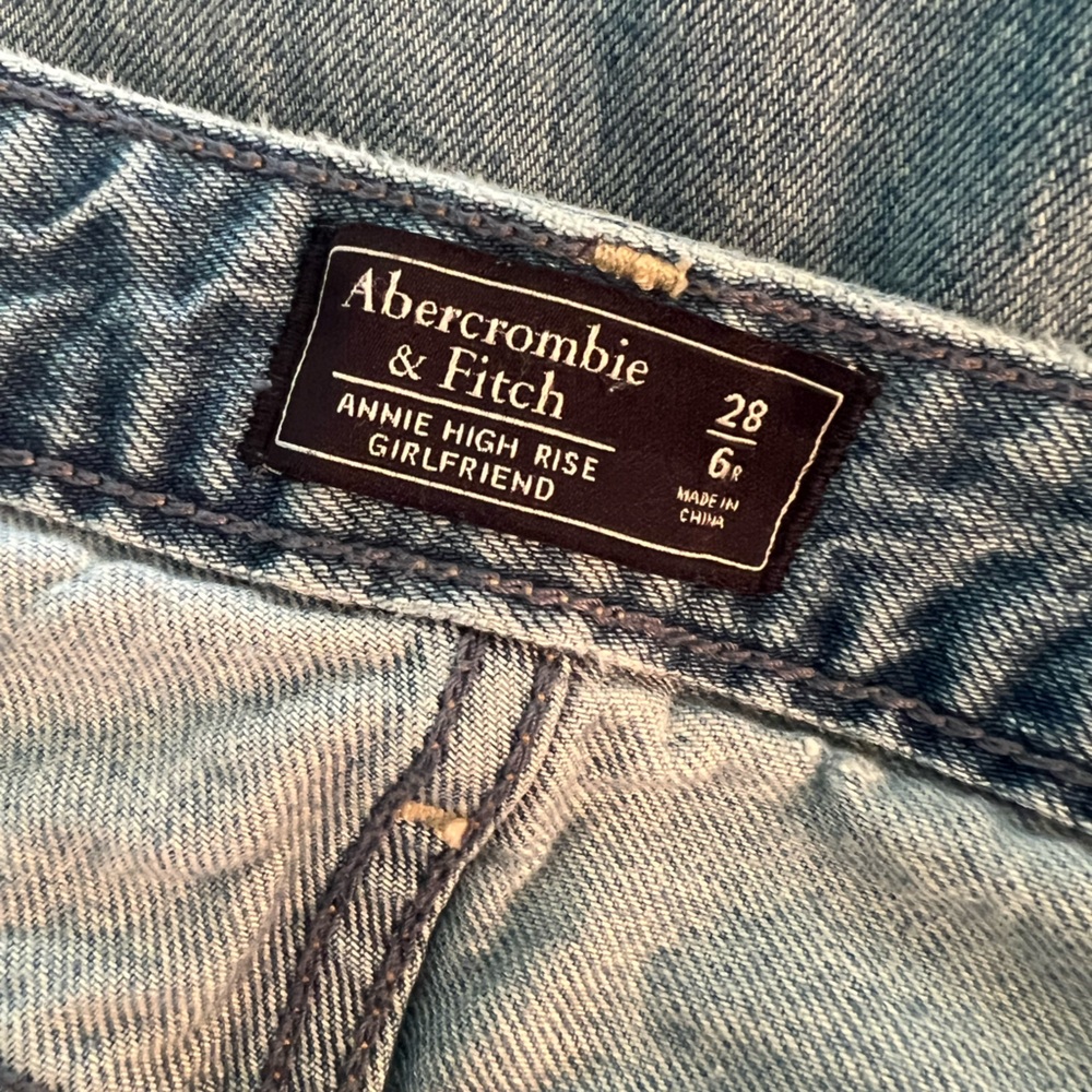 Abercrombie & Fitch Light Blue Embroidered Cropped Jeans - Picture 3 of 3